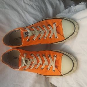 🌞NEON ORANGE CONVERSE